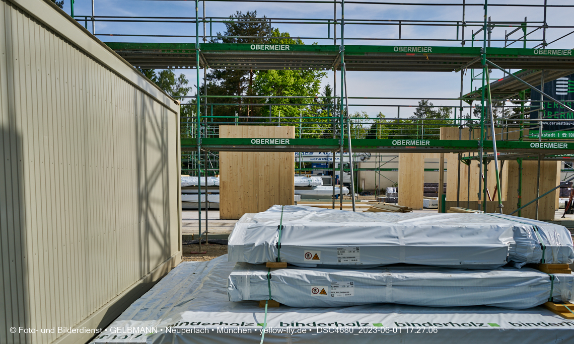 01.06.2023 - Neue Holzwände für das Haus für Kinder in Neuperlach in München